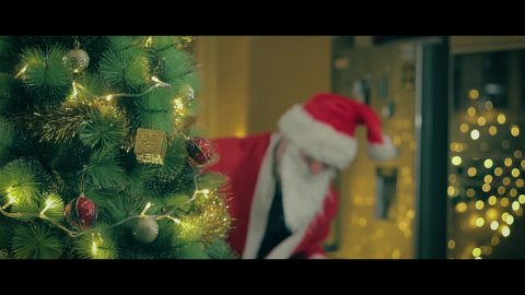 Christmas Advert - Fast Santa Gets Hooked on Faster Internet